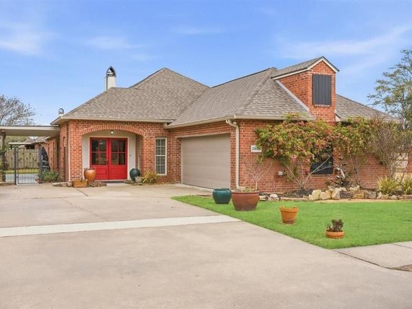 2808 S Locke Point Drive S, Lake Charles, LA 70605