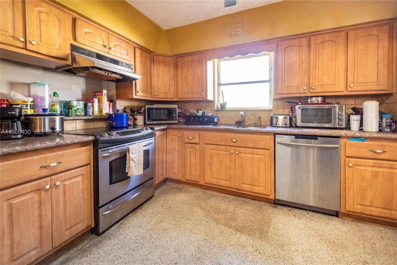 600 SW 11th Ave, Hallandale Beach, FL 33009 Photo