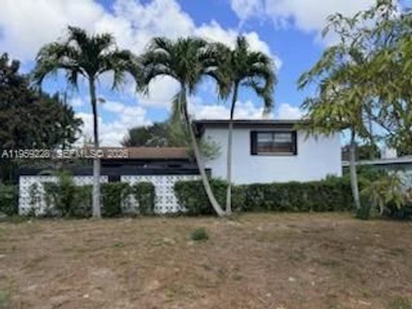 1355 NE 200th Ter, Miami, FL 33179