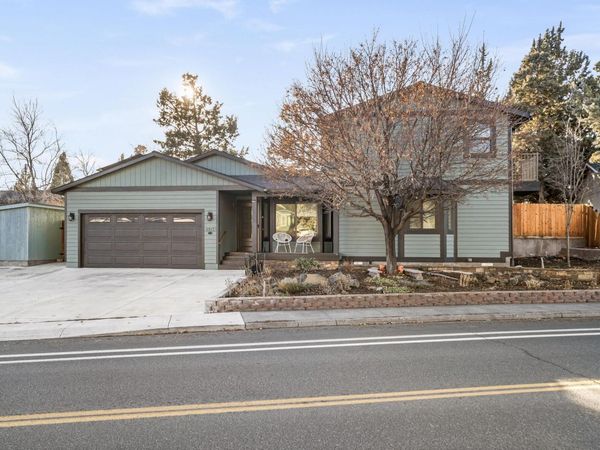 2917 NE Purcell Boulevard, Bend, OR 97701