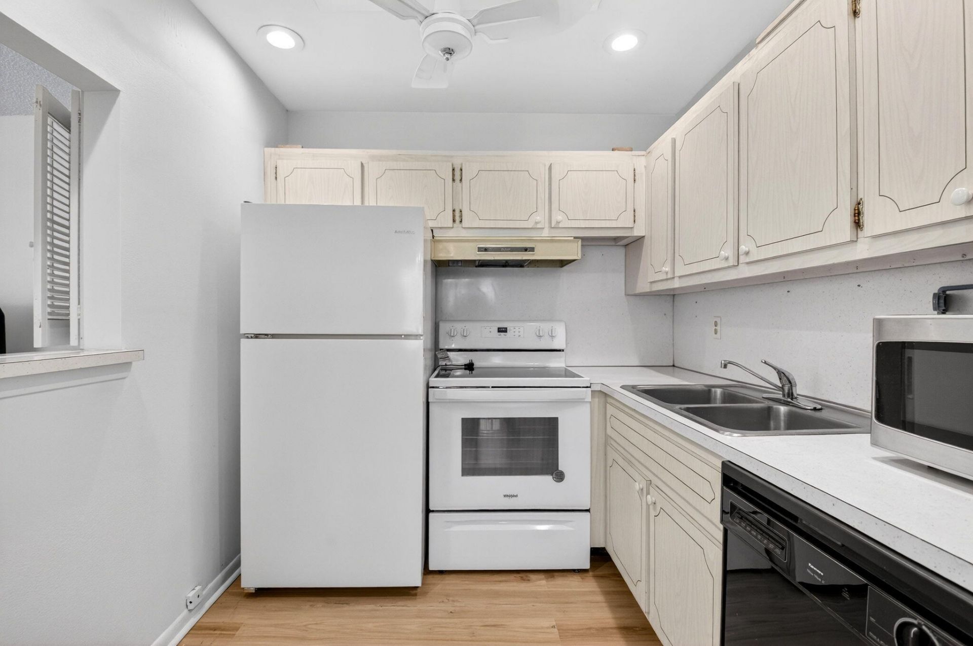 480 Horizon W, Unit 205, Boynton Beach, FL 33435 Photo