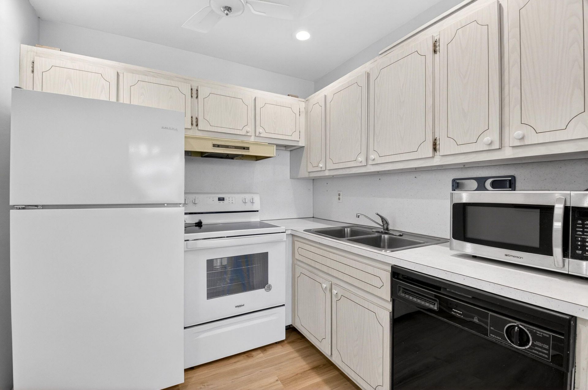480 Horizon W, Unit 205, Boynton Beach, FL 33435 Photo