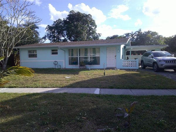 6042 NW 18th St, Margate, FL 33063