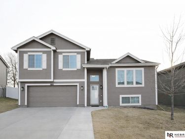 8025 N 84th Street, Omaha, NE 68122