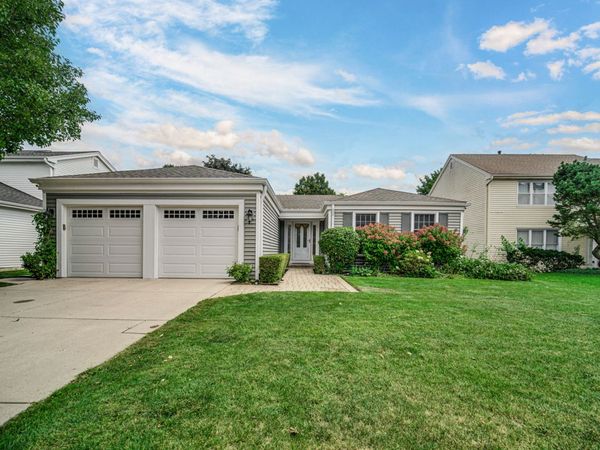 933 Shambliss Lane, Buffalo Grove, IL 60089