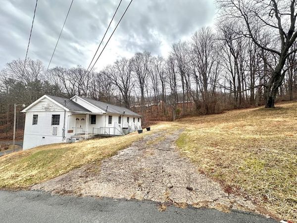 105 SMITH STREET, MABSCOTT, WV 25871