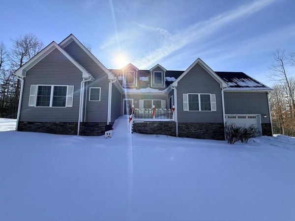 102 Timberland Rd., BECKLEY, WV 25801