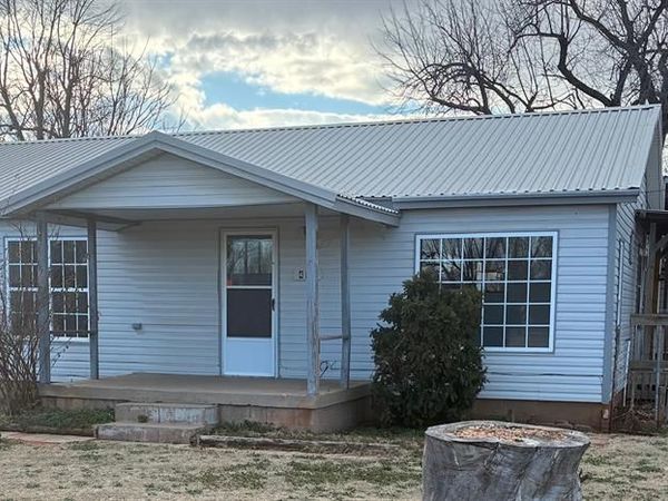 404 S Broadway Avenue, Binger, OK 73009