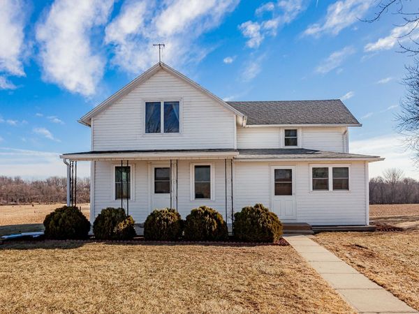 456 W Avenue, Ames, IA 50014