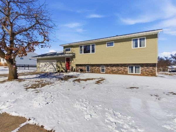 930 Prestien Drive, Denver, IA 50622