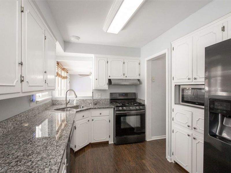 15446 Drake Road, Strongsville, OH 44136 Photo 12