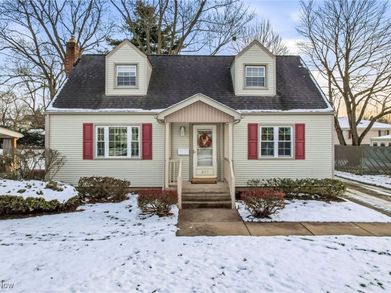 327 W Park Avenue, Hubbard, OH 44425 Photo 1