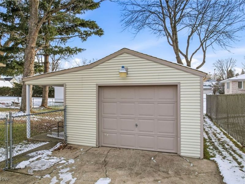 327 W Park Avenue, Hubbard, OH 44425 Photo 13