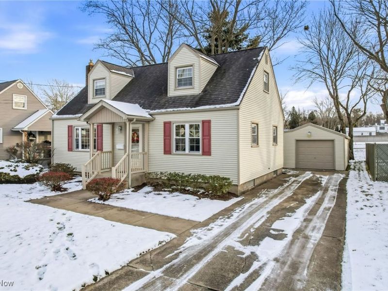 327 W Park Avenue, Hubbard, OH 44425 Photo 2