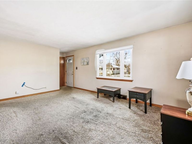 327 W Park Avenue, Hubbard, OH 44425 Photo 24