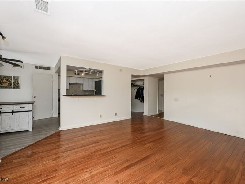 1105 Canyon View #303 Road, Sagamore Hills, OH 44067 Photo 2