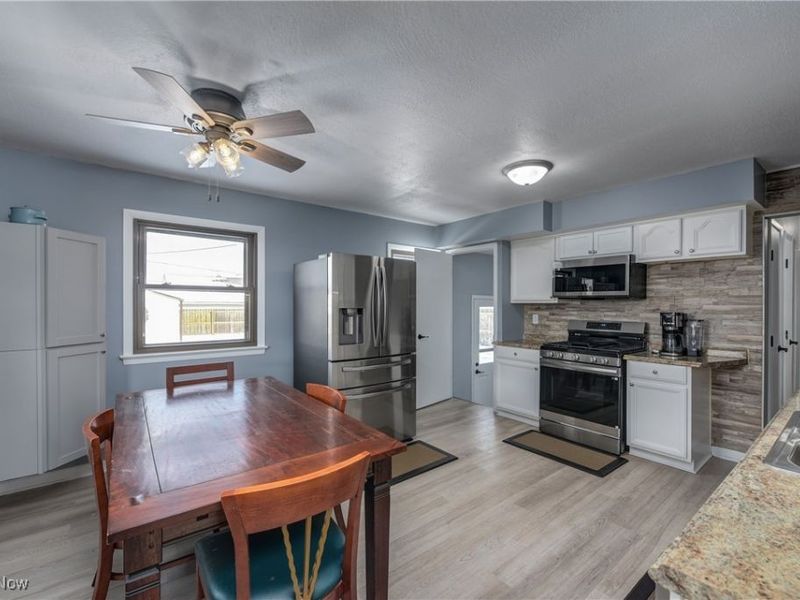 19312 Parkmount Avenue, Cleveland, OH 44135 Photo 10