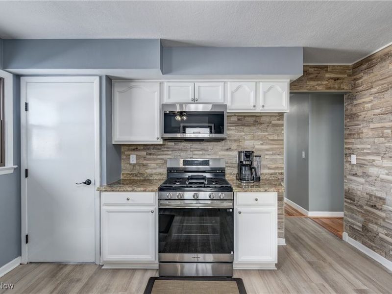 19312 Parkmount Avenue, Cleveland, OH 44135 Photo 11