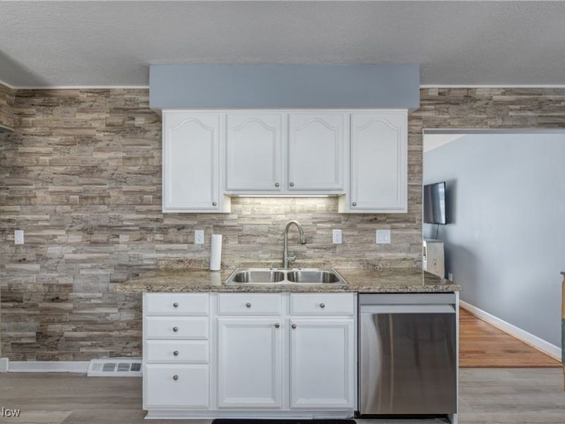 19312 Parkmount Avenue, Cleveland, OH 44135 Photo 12