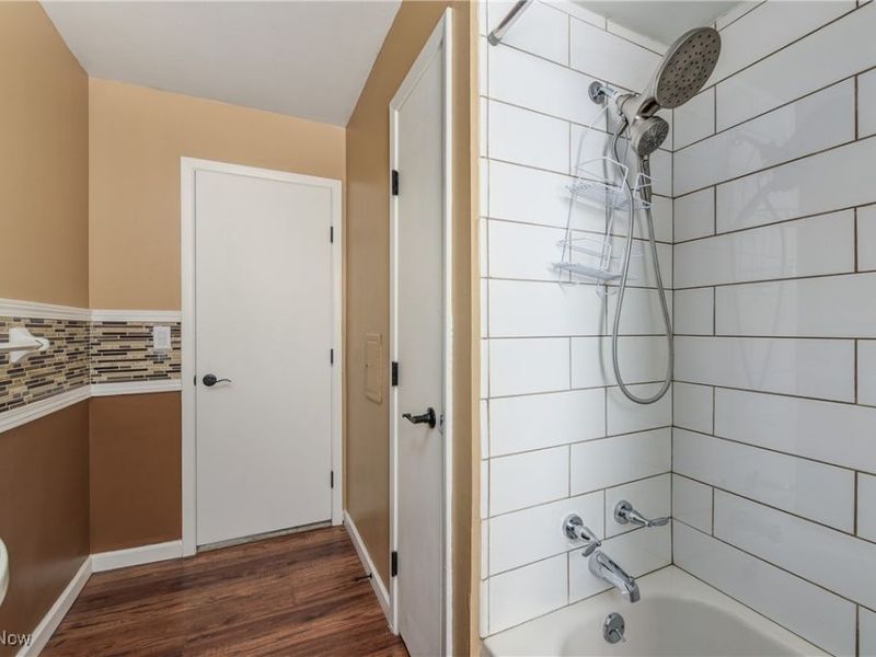 19312 Parkmount Avenue, Cleveland, OH 44135 Photo 21