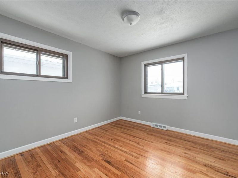 19312 Parkmount Avenue, Cleveland, OH 44135 Photo 24