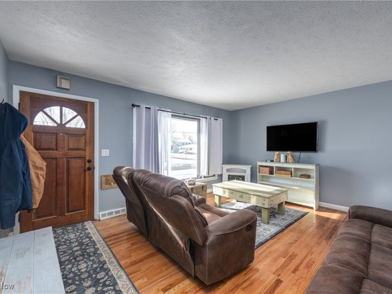 19312 Parkmount Avenue, Cleveland, OH 44135 Photo 3