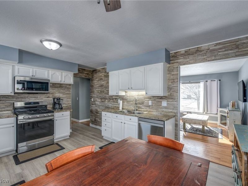 19312 Parkmount Avenue, Cleveland, OH 44135 Photo 8