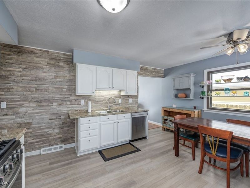 19312 Parkmount Avenue, Cleveland, OH 44135 Photo 9