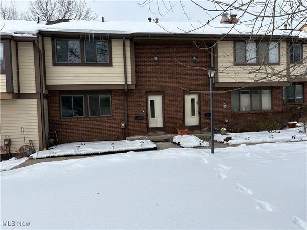 998 Hampton Ridge Drive, Akron, OH 44313