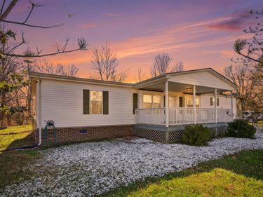 696 Wheat School Road, Salvisa, KY 40372