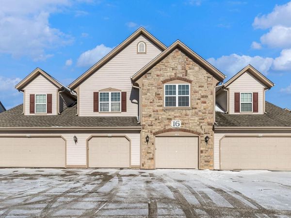 2252 W Vista Bella DRIVE, Oak Creek, WI 53154