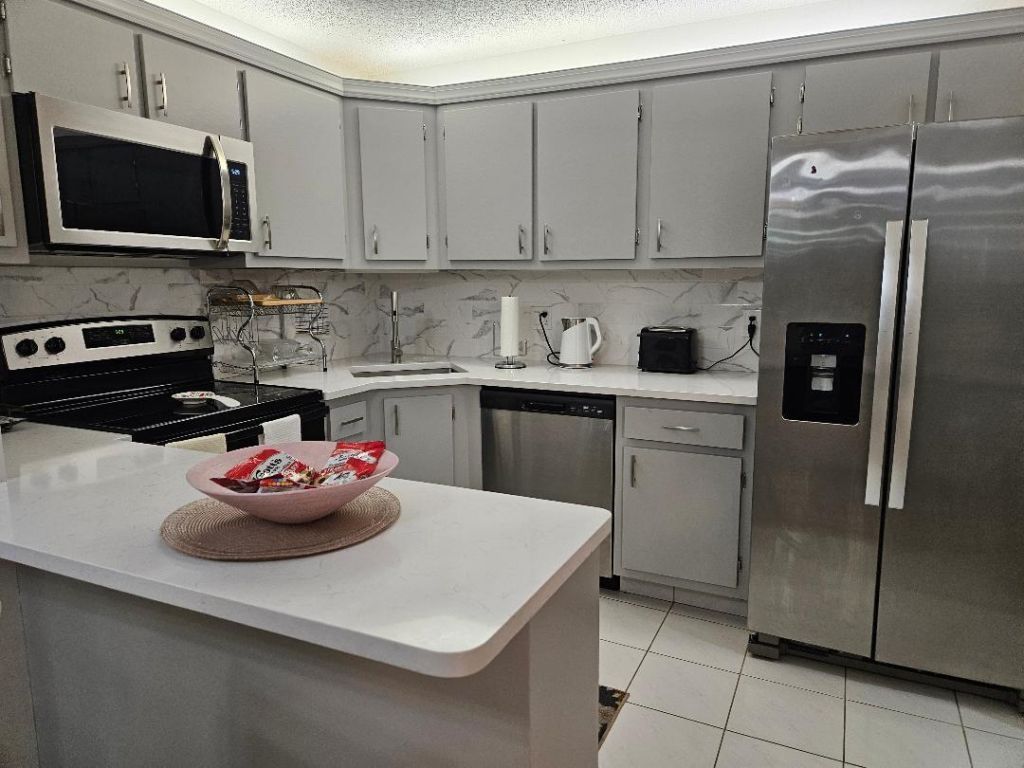 105 Lake Pine Circle, Unit B-2, Greenacres, FL 33463 Photo