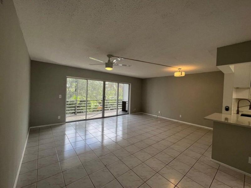 1000 NE 14th Avenue, Unit 401, Hallandale Beach, FL 33009 Photo
