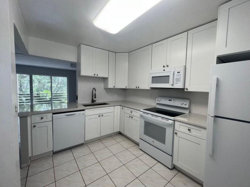 1000 NE 14th Avenue, Unit 401, Hallandale Beach, FL 33009 Photo