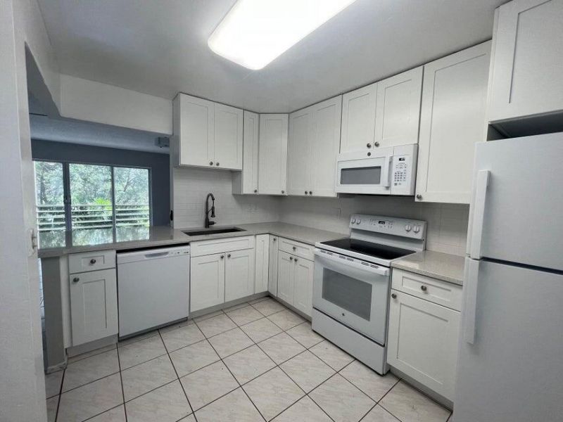 1000 NE 14th Avenue, Unit 401, Hallandale Beach, FL 33009 Photo