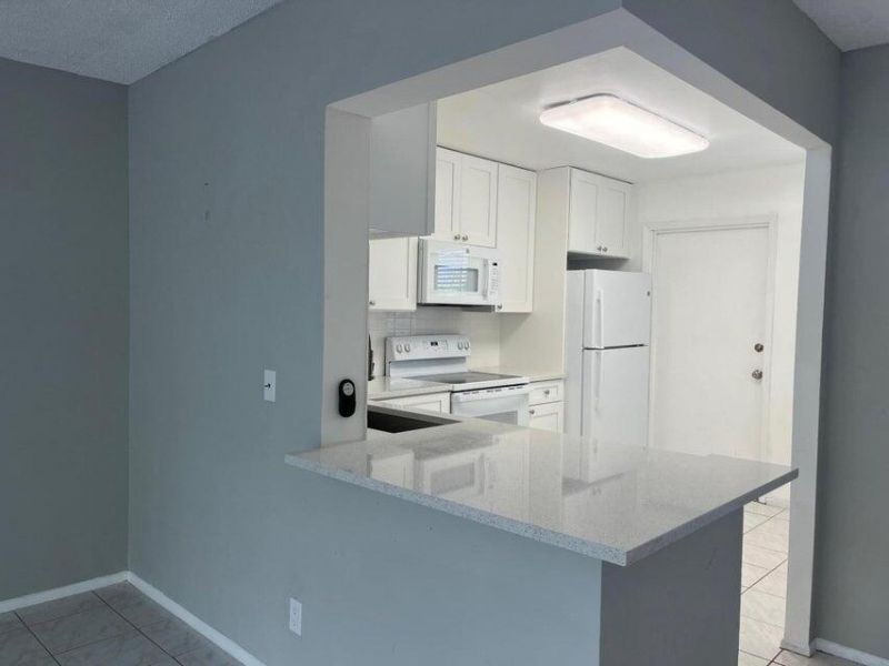 1000 NE 14th Avenue, Unit 401, Hallandale Beach, FL 33009 Photo