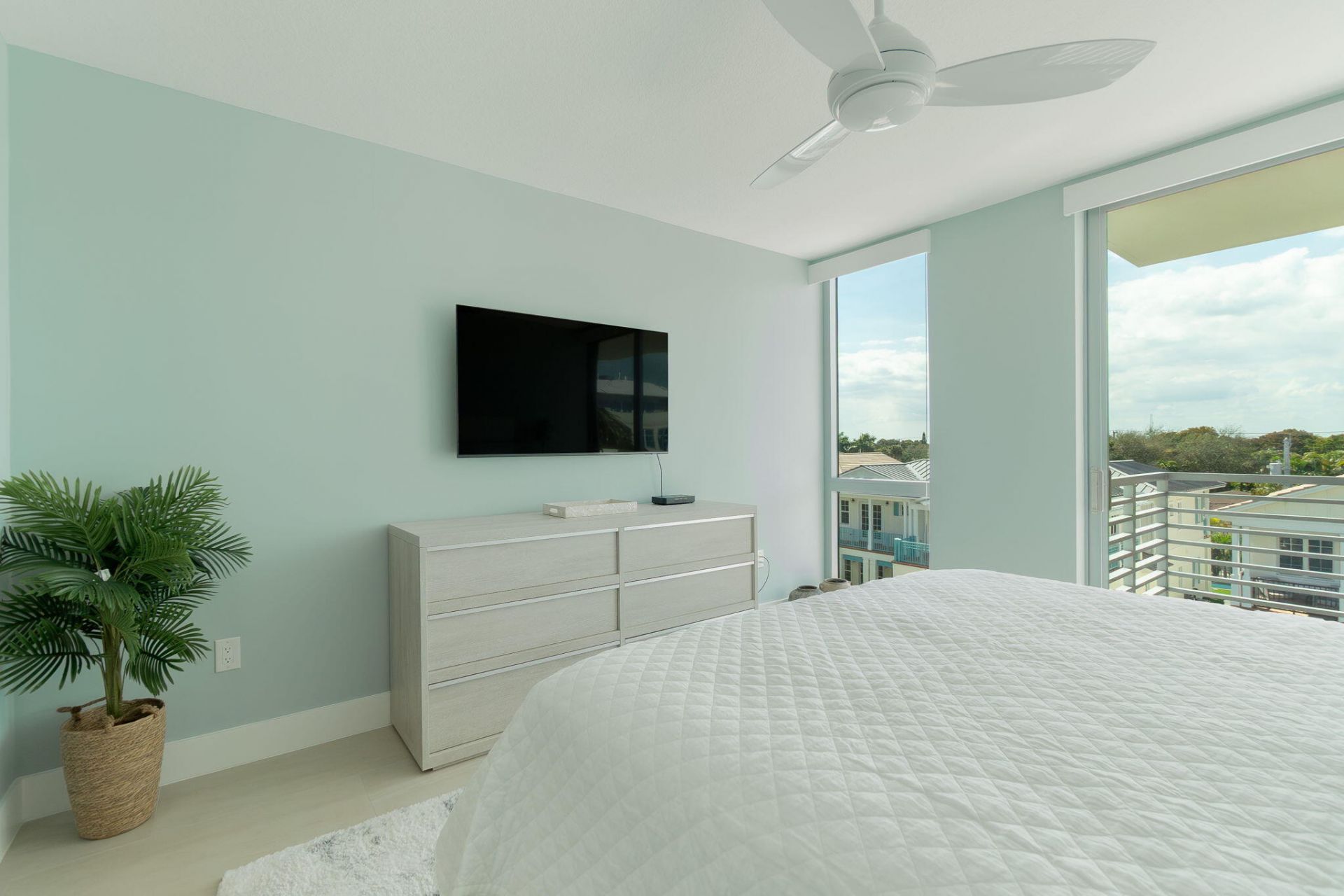 111 SE 1st Avenue, Unit 404, Delray Beach, FL 33444 Photo