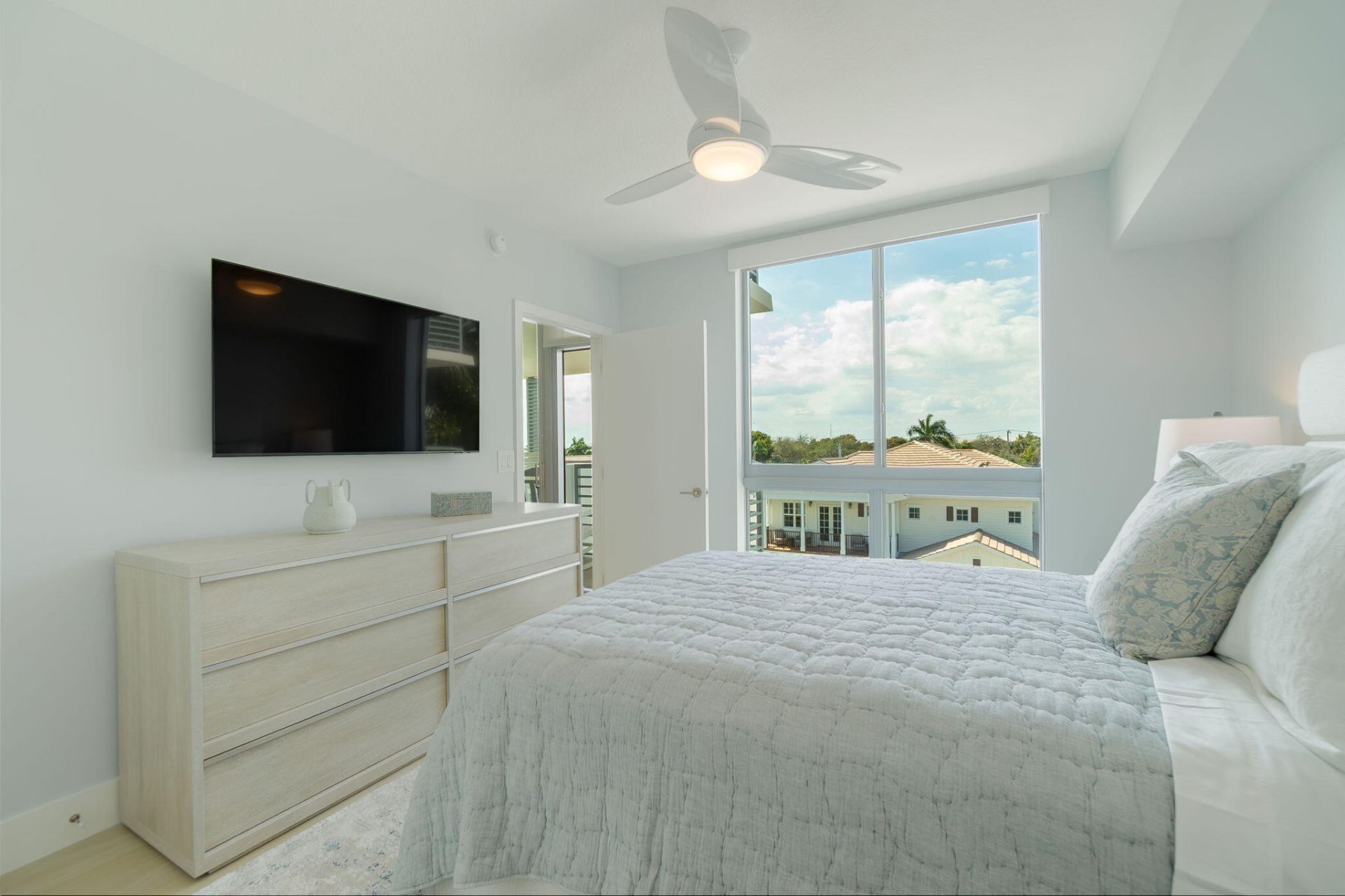 111 SE 1st Avenue, Unit 404, Delray Beach, FL 33444 Photo