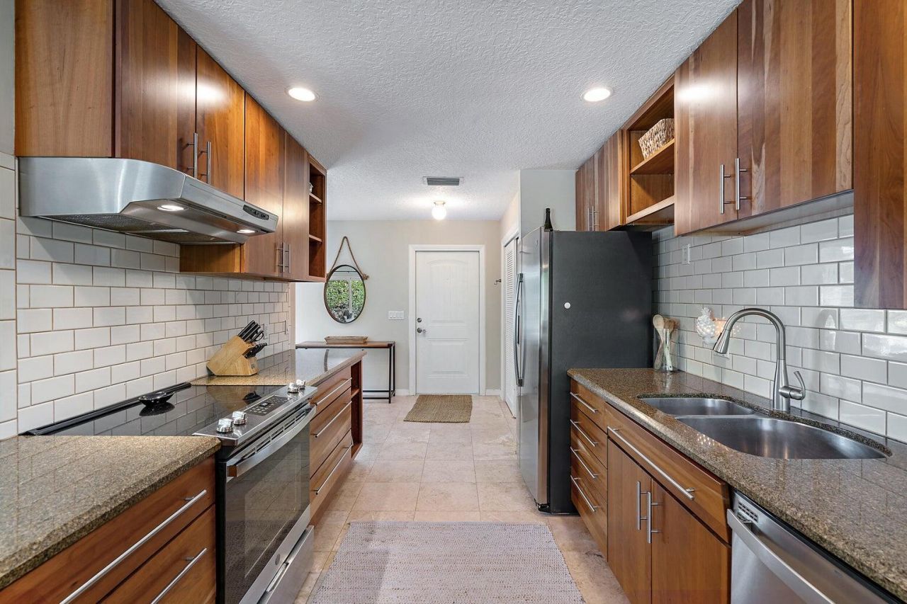 356 Mars Avenue, Tequesta, FL 33469 Photo