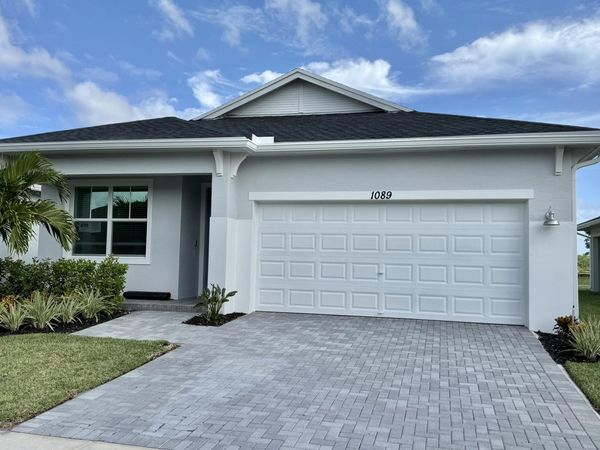 1089 SE Crosswood Way, Port St. Lucie, FL 34984