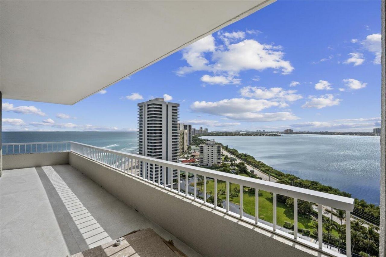 5540 N Ocean Drive, Unit 18b, Singer Island, FL 33404 Photo