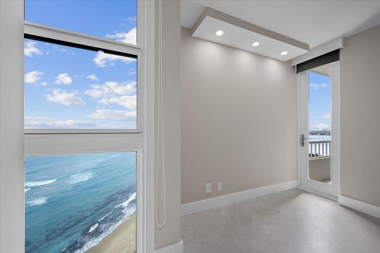 5540 N Ocean Drive, Unit 18b, Singer Island, FL 33404 Photo