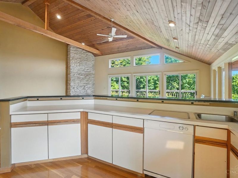 2088 Raeburn Drive, Cincinnati, OH 45223 Photo 13