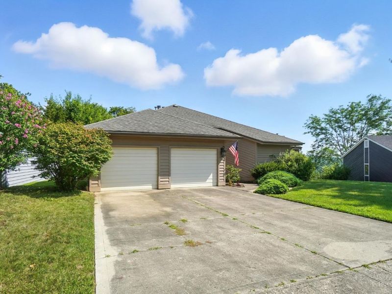 2088 Raeburn Drive, Cincinnati, OH 45223 Photo 2