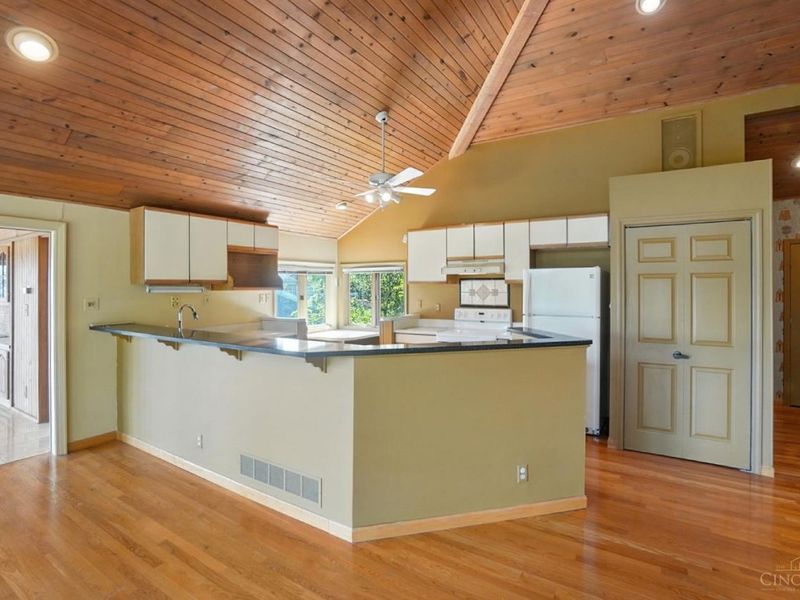 2088 Raeburn Drive, Cincinnati, OH 45223 Photo 9