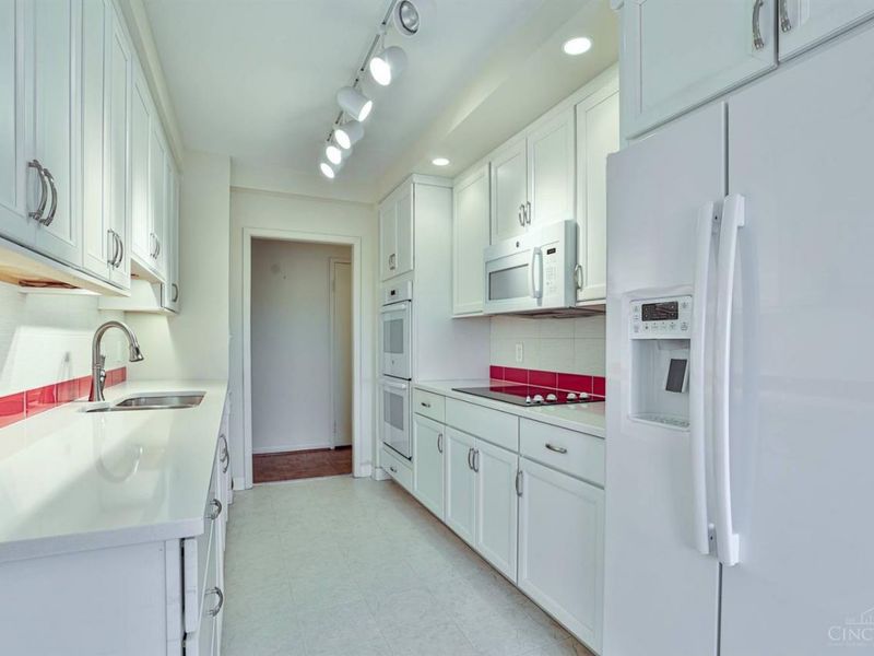 2444 Madison Road, Unit 1908, Cincinnati, OH 45208 Photo 14