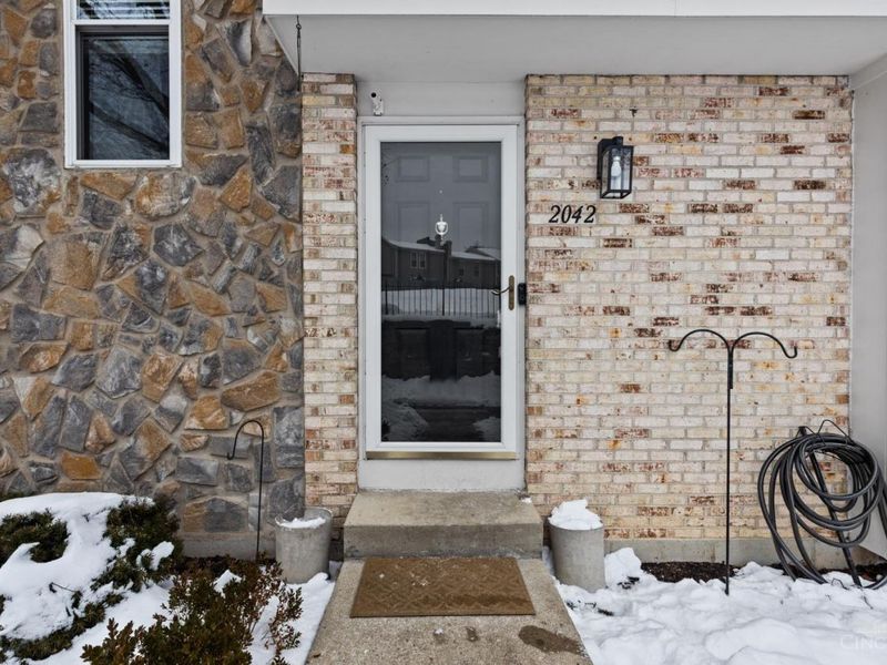 2042 Stratford Court, Loveland, OH 45140 Photo 2