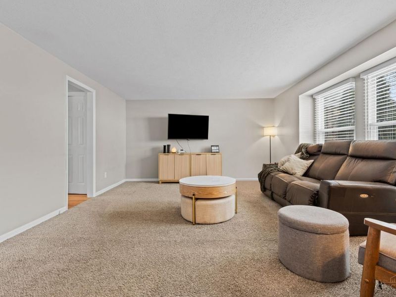 2042 Stratford Court, Loveland, OH 45140 Photo 6