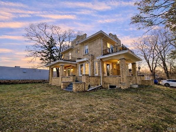 21855 Schoenherr Road, Warren, MI 48089