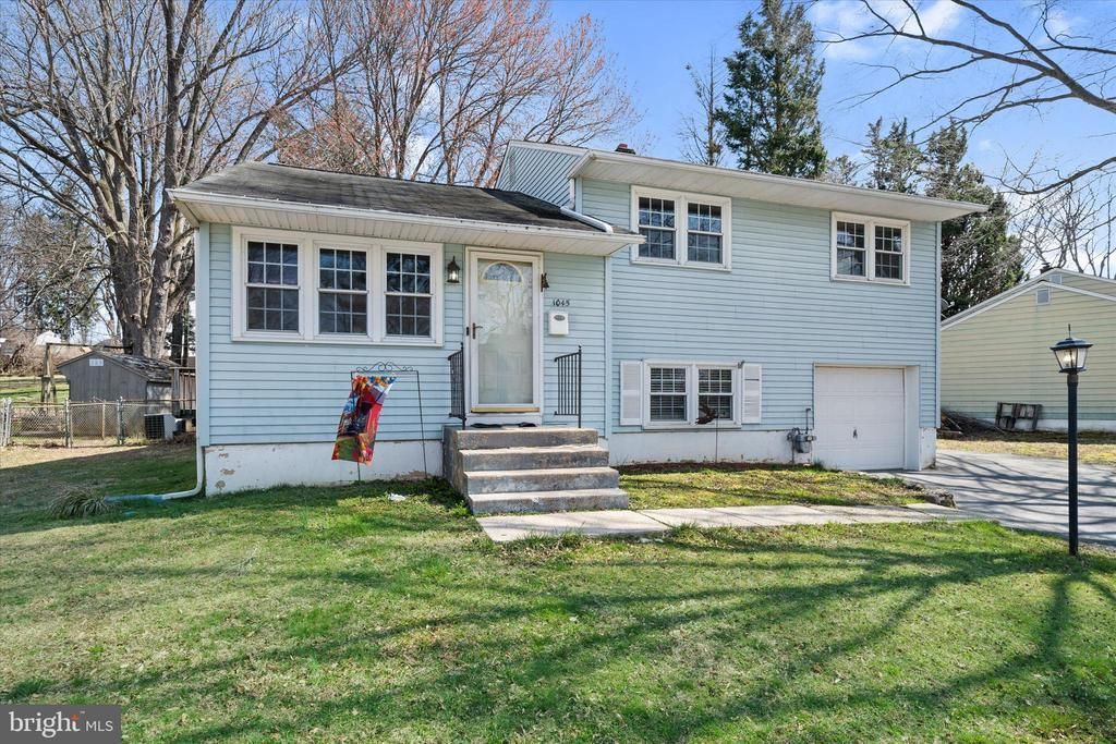 1045 Wagoner Drive, Wilmington, DE 19805 Main Photo